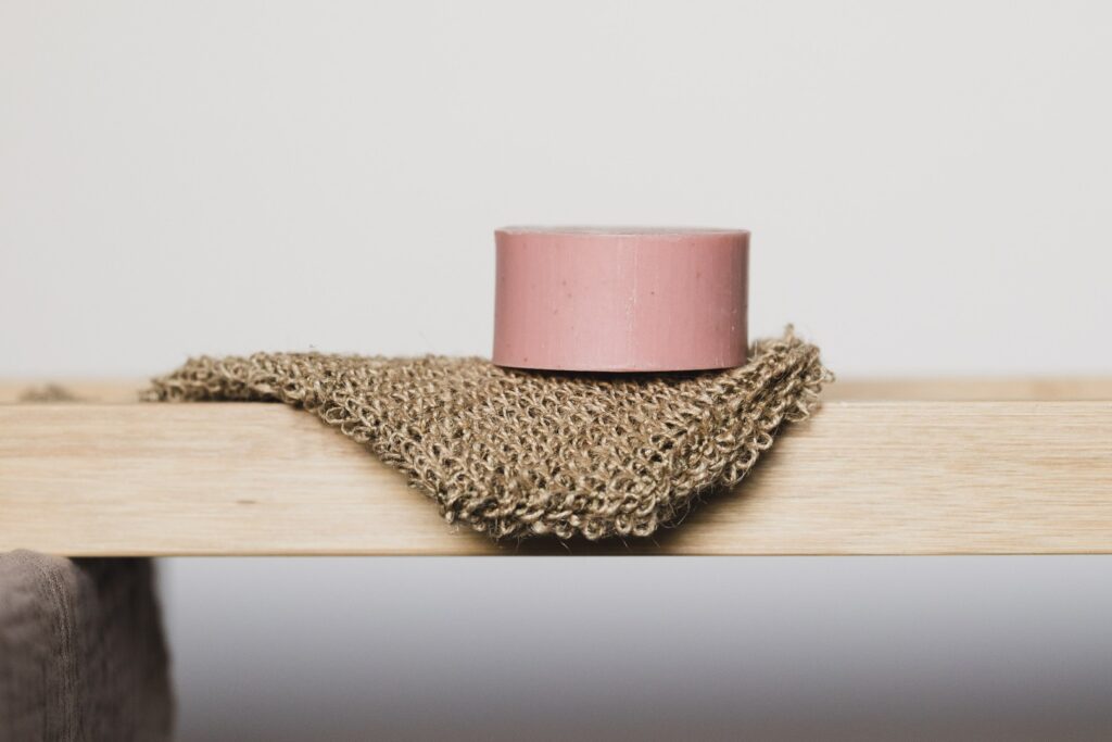 Sfeervolle productfotografie voor duurzame en natuurlijke merken. Lucyna Smulders creëert rustige, authentieke en warme beelden met aandacht voor natuurlijk licht en detail. Studio in Rijen bij Breda.
